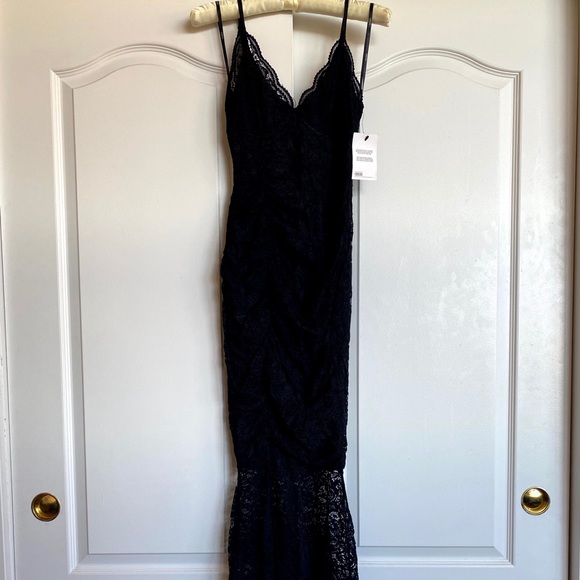 NWT ASOS Cami Ruched Lace Maxi Dress Black / US 0-2 - Picture 3 of 6